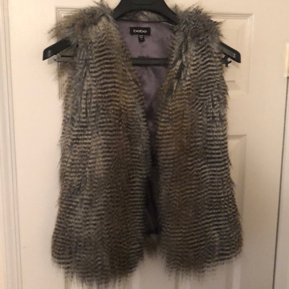 Bebe fur vest